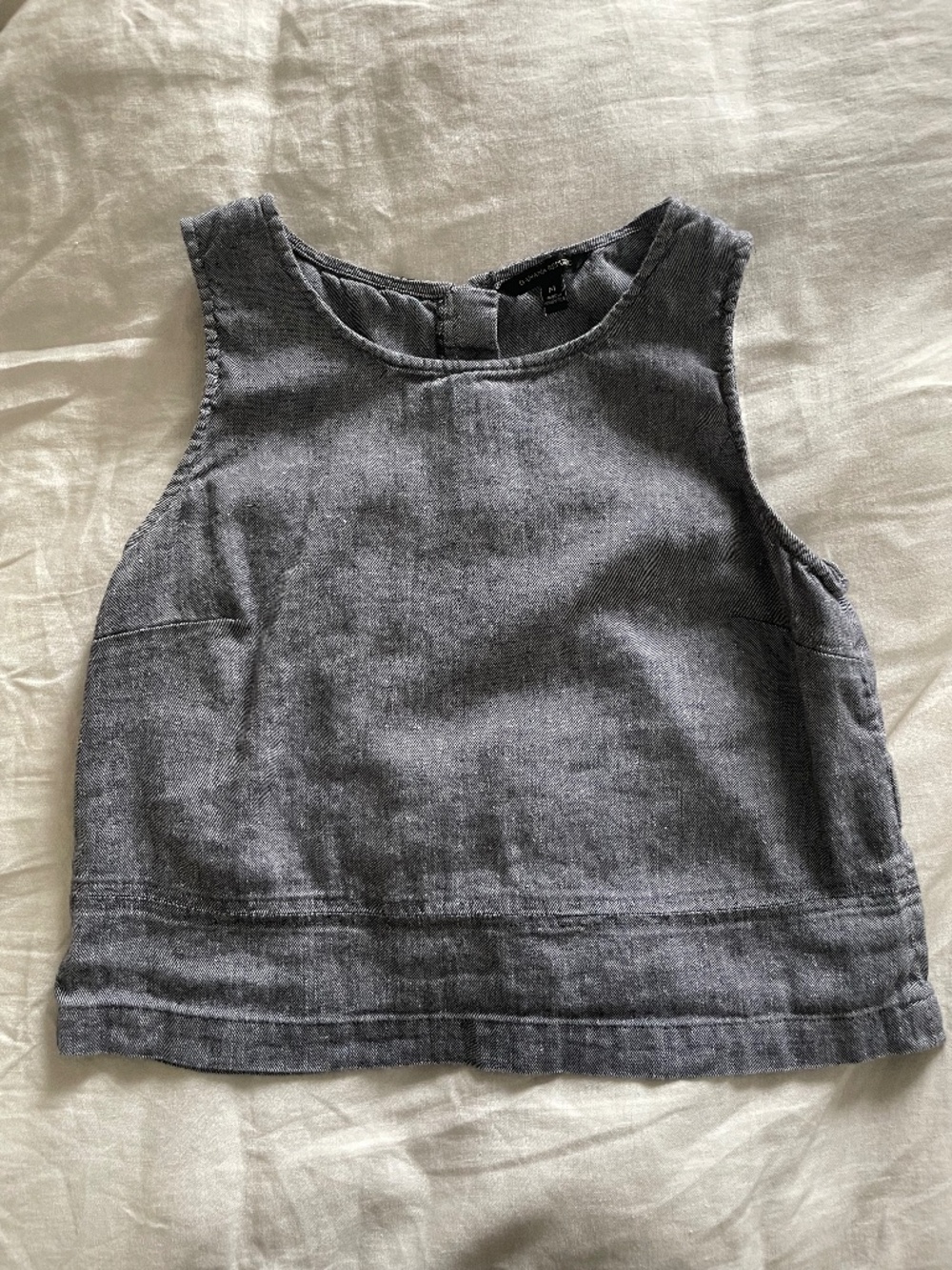 Banana Republic linen blend cropped sleeveless top with back button detail